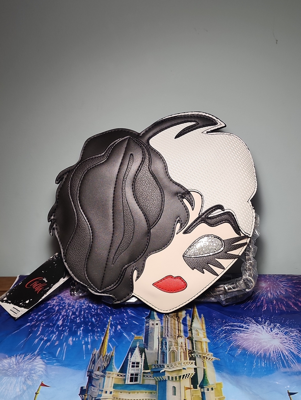 Brand NEW w/tags Danielle Nicole Disney Cruella de Vil crossbody bag